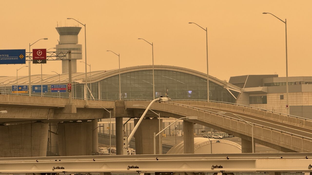 Toronto air quality smoke haze over CN Tower