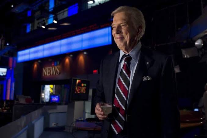 Lloyd Robertson dies — anchor desk portrait